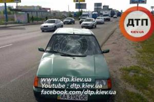 ДТП в Киеве: Славута сбила девушку, пострадавшую отбросило на 15 метров