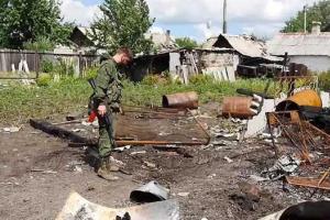 Шахтерский поселок под Горловкой превращается в руины: фоторепортаж