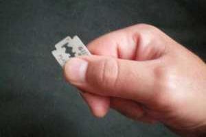 Житель Волгограда на глазах у матери отрезал себе голову лезвием