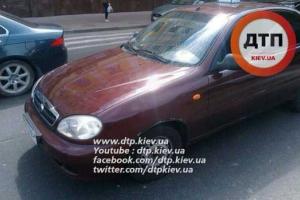 ДТП в Киеве: Ланос наехал на двух пешеходов