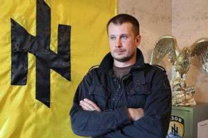 Участники марша полка "Азов" подошли к Верховной Раде с дымовыми шашками