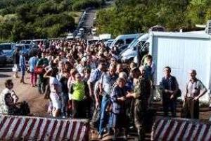 На блокпостах в зоне АТО огромные очереди: Бахмут и Марьинка забиты машинами и автобусами