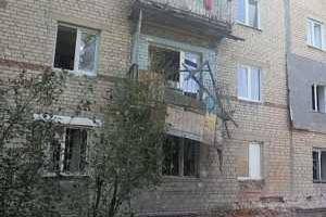 Появились фото последствий обстрела Куйбышевского района Донецка: разрушены дома, ранен мирный житель