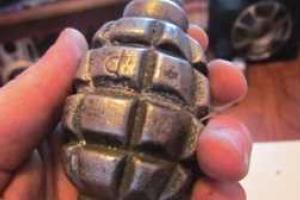 В Луганске мужчина угрожал своей девушке гранатой