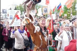 Буряты неопределенного пола приняли участие в праздновании 9 Мая в Донецке