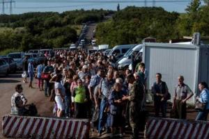 Ситуация на КПВВ в зоне АТО: в Марьинке жуткие пробки, связь отсутствует
