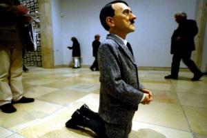 Статуя Гитлера на коленях продана на аукционе за 17 миллионов долларов