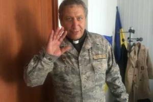 Мариупольцы вернули военному священнику рясу и крест