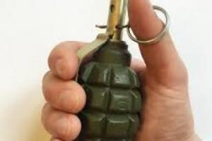 Жители оккупированного Свердловска избили российского военного, угрожавшего гранатой 
