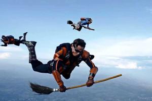 Фанаты Гарри Поттера на метлах сыграли в воздухе в квиддич и «взорвали» Интернет