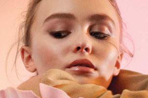 Дочь Джонни Деппа и Ванессы Паради украсила обложку глянца