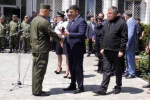 Гройсман наградил полицейских, которые защищали Дебальцево