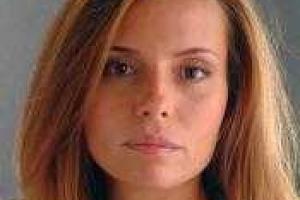 Российская актриса снялась топлес на берегу моря