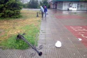 «Весело и без биндер»: в Луганске перебили фонари, празднуя день «республики»