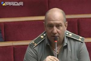 Нардеп Мельничук пришел в Раду в военной форме и с ожерельем