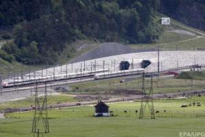 В Швейцарии открыли самый глубокий и длинный тоннель в мире