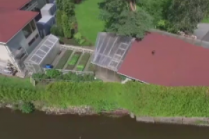 В Петербурге загоравший голышом мужчина расстрелял квадрокоптер журналистов