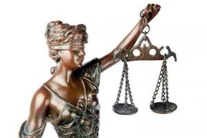 Тука надеется, что "корпорация судей" вернется к классической Фемиде с закрытыми глазами