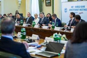 Порошенко: Украина решительно настроена на реформы, которые внедряются МВФ и Всемирным банком