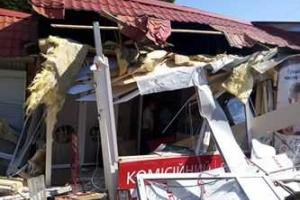 Люди в балаклавах устроили погром на киевском рынке: уцелел магазин "Рошен"