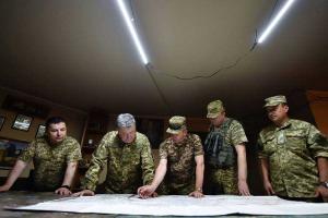 Волонтер передал слова Порошенко: "Кто сказал, что ответный огонь запрещен?"