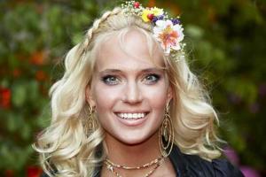 Певица Глюкоза забыла надеть трусы на премию