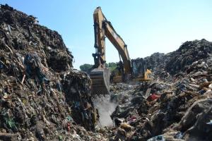 Во время тушения пожара на Грибовичской свалке сдвинулась часть горы