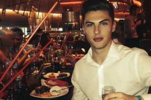 Мальчик с обертки шоколадок Kinder вырос настоящим красавцем