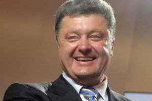Сеть взорвала фотография журналистки со спущенными штанами на пресс-конференции Порошенко