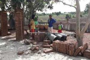 В Таиланде колокола храма рухнули на детей, одна девочка погибла