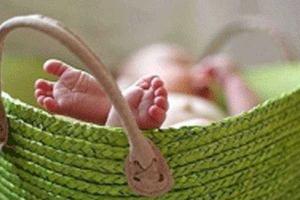 В Мукачево в мужском туалете вокзала нашли новорожденного