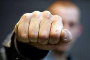 В Мирнограде полиция задержала парня, который до смерти забил человека