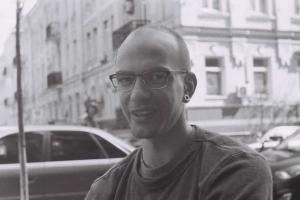 Фотограф Сергей Моргунов, жестоко избитый неизвестными в мае, возвращается к жизни