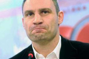 Кличко на вопрос о жене поцеловал журналистку