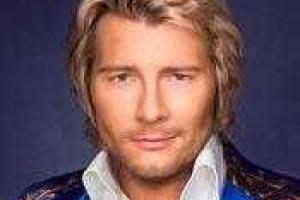 Николай Басков поцеловал другого "натурального блондина"