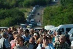 На блокпостах в Марьинке, Бахмуте и Новотроицком сутками простаивают сотни машин