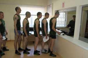 Во время медкомиссии в Киеве призывник выбросился из окна третьего этажа