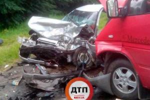 Смертельное ДТП в Хмельницкой области: ВАЗ вылетел в Мерседес, погибла женщина