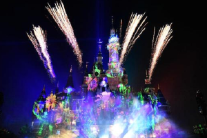 В Шанхае официально открыли Диснейленд