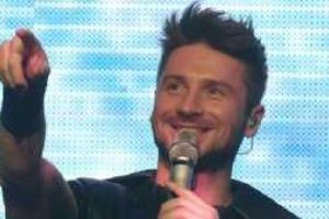 Лазарев прыгнул в оркестровую яму, чтобы добраться до поклонников