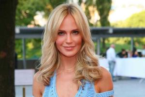 Пользователи Сети активно обсуждают фото с абсолютно обнаженной певицей Глюкозой