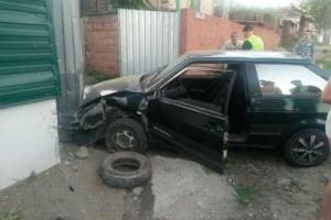 ДТП в Мариуполе: пьяный водитель влетел в металлический забор 