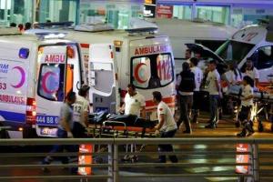 При взрывах в аэропорту Стамбула погиб 41 человек