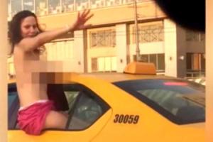Девушка показала Москве обнаженную грудь и попала на видео