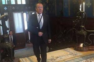 Глава МИД РФ Лавров пришел на работу с перевязанной рукой