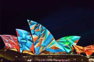 В Сиднее грандиозный фестиваль света и музыки набирает обороты