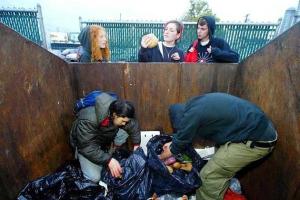 "Импортозамещение" по-русски: В Москве создают карту помоек, где есть еда