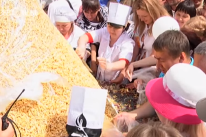 Россияне устроили битву за бесплатные сладости