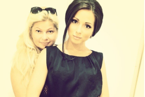 Певица Нюша в Instagram поздравила маму с днем рождения