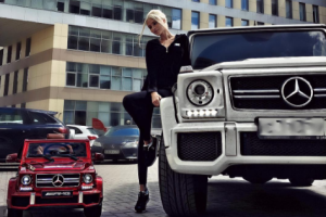 Модель Алена Шишкова подарила двухлетней дочке Mercedes